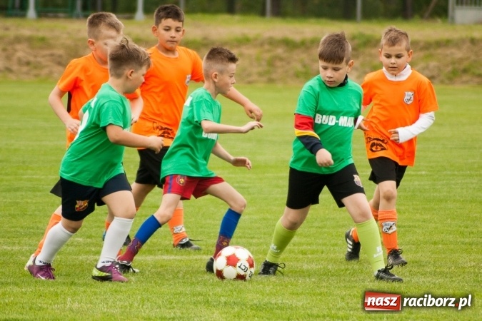 Zdjęcie w galerii na portalu naszraciborz.pl: Zmagania żaków Rafako i Pszowa przy Łąkowej wiadomości z regionu