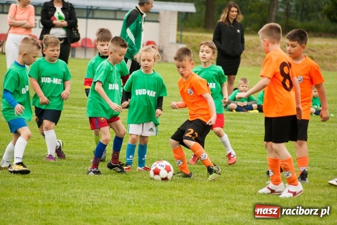 Zdjęcie w galerii na portalu naszraciborz.pl: Zmagania żaków Rafako i Pszowa przy Łąkowej wiadomości z regionu