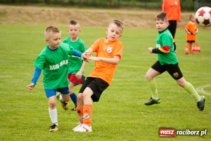 Zdjęcie w galerii na portalu naszraciborz.pl: Zmagania żaków Rafako i Pszowa przy Łąkowej wiadomości z regionu