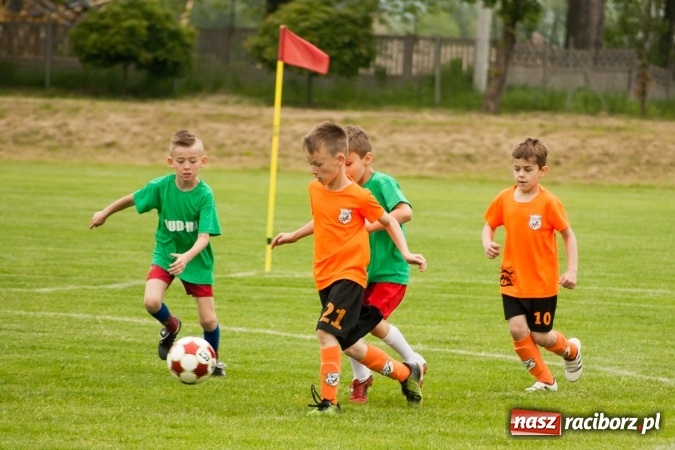 Zdjęcie w galerii na portalu naszraciborz.pl: Zmagania żaków Rafako i Pszowa przy Łąkowej wiadomości z regionu