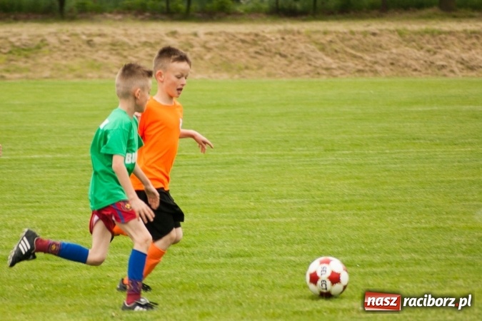 Zdjęcie w galerii na portalu naszraciborz.pl: Zmagania żaków Rafako i Pszowa przy Łąkowej wiadomości z regionu
