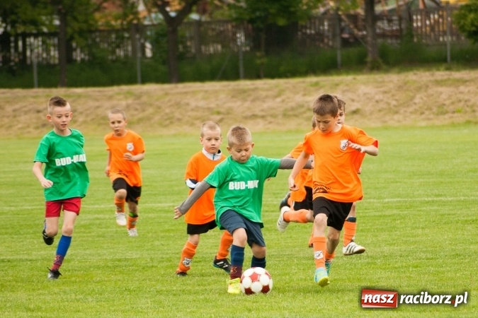 Zdjęcie w galerii na portalu naszraciborz.pl: Zmagania żaków Rafako i Pszowa przy Łąkowej wiadomości z regionu