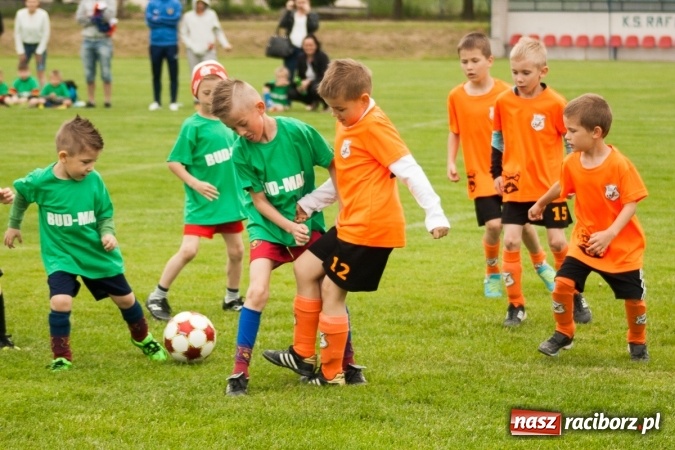Zdjęcie w galerii na portalu naszraciborz.pl: Zmagania żaków Rafako i Pszowa przy Łąkowej wiadomości z regionu