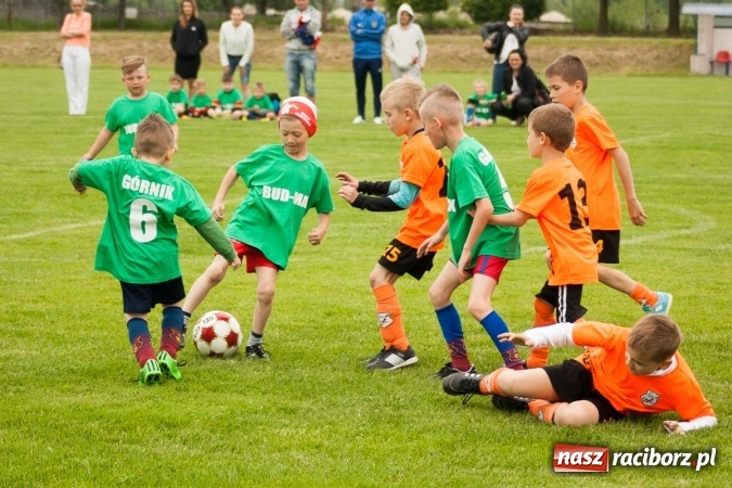 Zdjęcie w galerii na portalu naszraciborz.pl: Zmagania żaków Rafako i Pszowa przy Łąkowej wiadomości z regionu