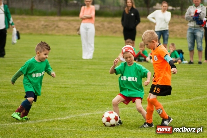 Zdjęcie w galerii na portalu naszraciborz.pl: Zmagania żaków Rafako i Pszowa przy Łąkowej wiadomości z regionu