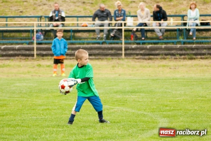 Zdjęcie w galerii na portalu naszraciborz.pl: Zmagania żaków Rafako i Pszowa przy Łąkowej wiadomości z regionu