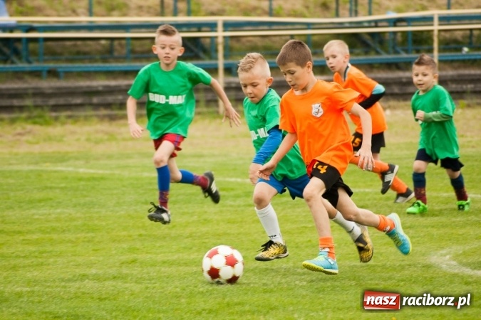 Zdjęcie w galerii na portalu naszraciborz.pl: Zmagania żaków Rafako i Pszowa przy Łąkowej wiadomości z regionu