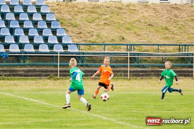 Zdjęcie w galerii na portalu naszraciborz.pl: Zmagania żaków Rafako i Pszowa przy Łąkowej wiadomości z regionu