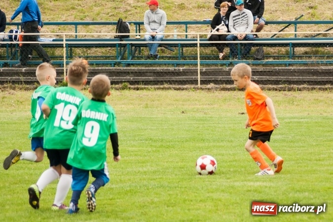 Zdjęcie w galerii na portalu naszraciborz.pl: Zmagania żaków Rafako i Pszowa przy Łąkowej wiadomości z regionu