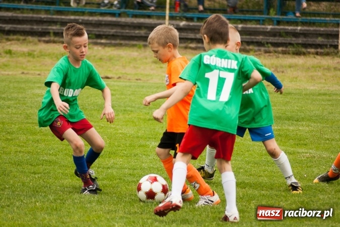 Zdjęcie w galerii na portalu naszraciborz.pl: Zmagania żaków Rafako i Pszowa przy Łąkowej wiadomości z regionu