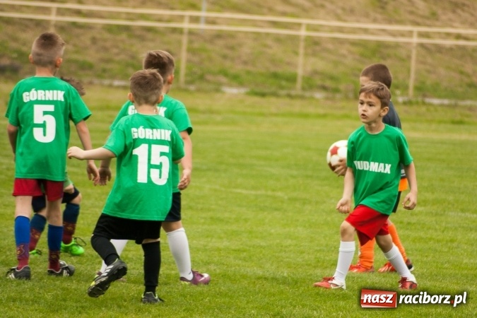 Zdjęcie w galerii na portalu naszraciborz.pl: Zmagania żaków Rafako i Pszowa przy Łąkowej wiadomości z regionu
