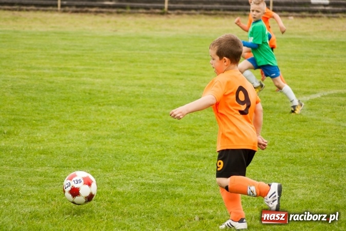 Zdjęcie w galerii na portalu naszraciborz.pl: Zmagania żaków Rafako i Pszowa przy Łąkowej wiadomości z regionu
