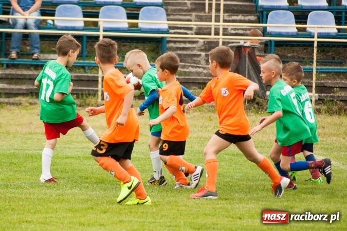 Zdjęcie w galerii na portalu naszraciborz.pl: Zmagania żaków Rafako i Pszowa przy Łąkowej wiadomości z regionu