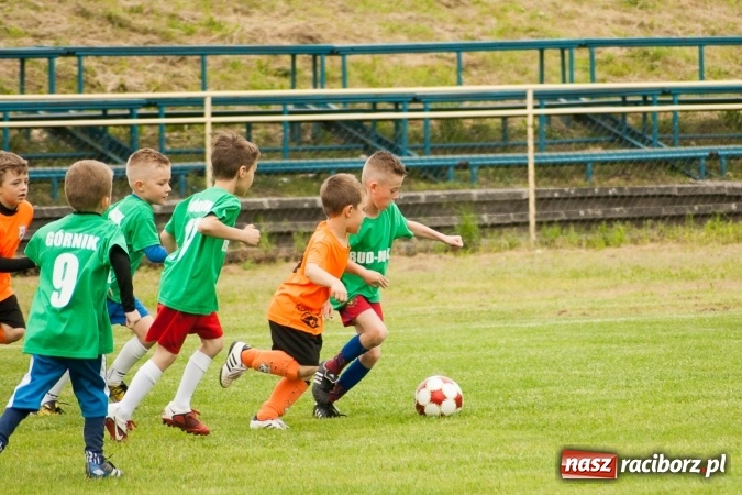 Zdjęcie w galerii na portalu naszraciborz.pl: Zmagania żaków Rafako i Pszowa przy Łąkowej wiadomości z regionu