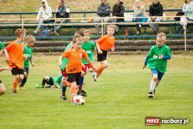 Zdjęcie w galerii na portalu naszraciborz.pl: Zmagania żaków Rafako i Pszowa przy Łąkowej wiadomości z regionu