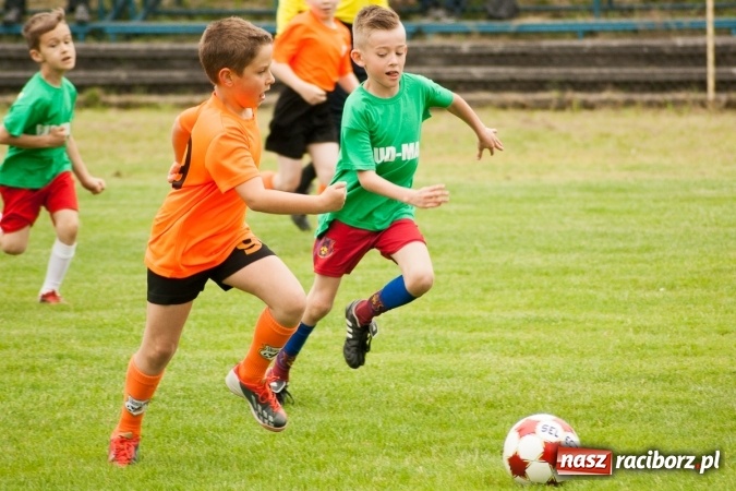 Zdjęcie w galerii na portalu naszraciborz.pl: Zmagania żaków Rafako i Pszowa przy Łąkowej wiadomości z regionu