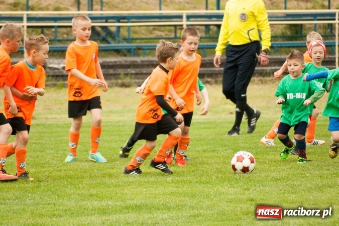 Zdjęcie w galerii na portalu naszraciborz.pl: Zmagania żaków Rafako i Pszowa przy Łąkowej wiadomości z regionu