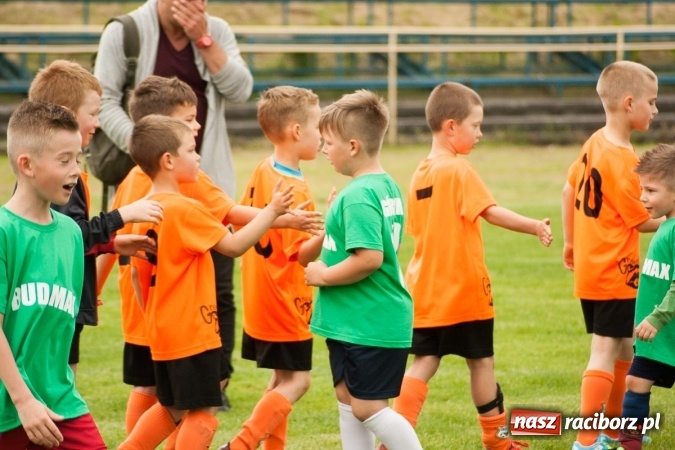 Zdjęcie w galerii na portalu naszraciborz.pl: Zmagania żaków Rafako i Pszowa przy Łąkowej wiadomości z regionu