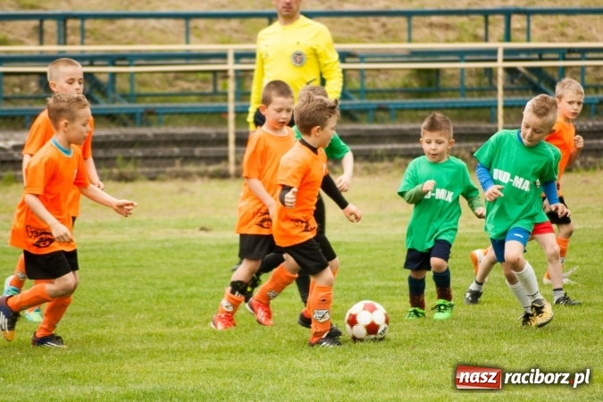 Zdjęcie w galerii na portalu naszraciborz.pl: Zmagania żaków Rafako i Pszowa przy Łąkowej wiadomości z regionu