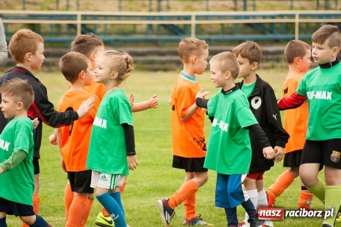 Zdjęcie w galerii na portalu naszraciborz.pl: Zmagania żaków Rafako i Pszowa przy Łąkowej wiadomości z regionu