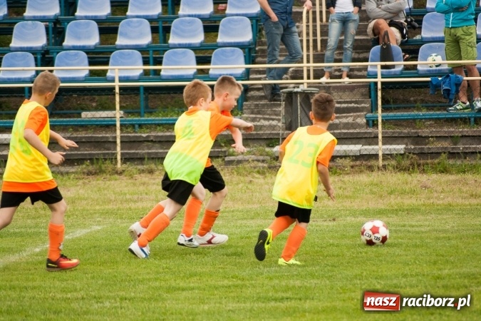 Zdjęcie w galerii na portalu naszraciborz.pl: Zmagania żaków Rafako i Pszowa przy Łąkowej wiadomości z regionu