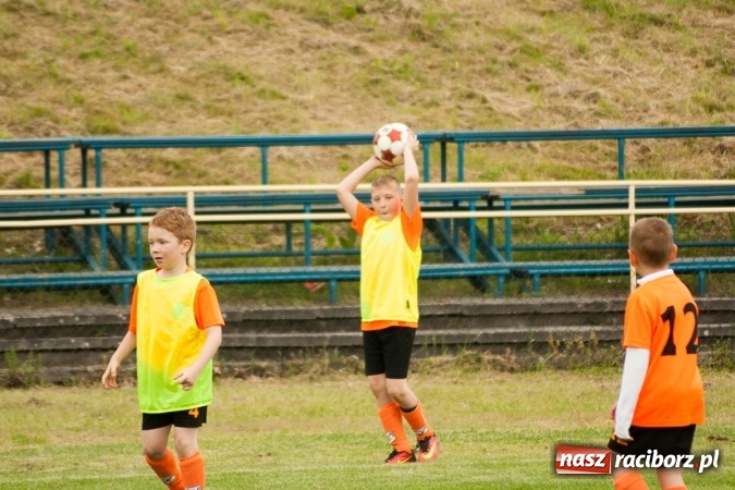 Zdjęcie w galerii na portalu naszraciborz.pl: Zmagania żaków Rafako i Pszowa przy Łąkowej wiadomości z regionu