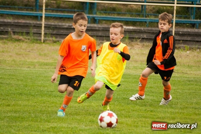 Zdjęcie w galerii na portalu naszraciborz.pl: Zmagania żaków Rafako i Pszowa przy Łąkowej wiadomości z regionu