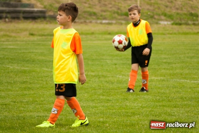 Zdjęcie w galerii na portalu naszraciborz.pl: Zmagania żaków Rafako i Pszowa przy Łąkowej wiadomości z regionu
