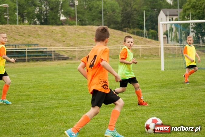 Zdjęcie w galerii na portalu naszraciborz.pl: Zmagania żaków Rafako i Pszowa przy Łąkowej wiadomości z regionu