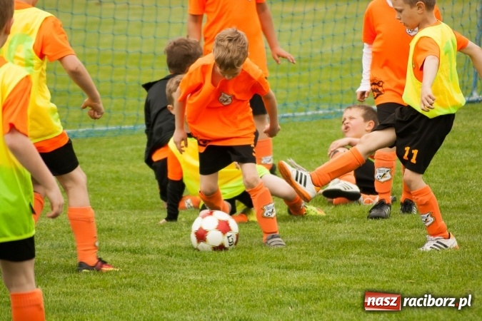 Zdjęcie w galerii na portalu naszraciborz.pl: Zmagania żaków Rafako i Pszowa przy Łąkowej wiadomości z regionu