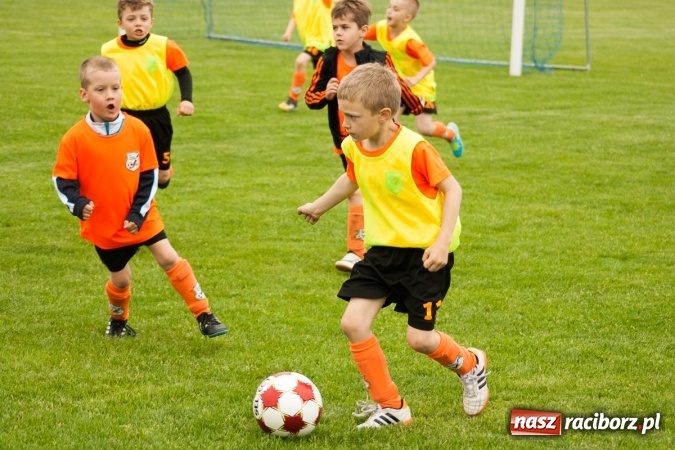 Zdjęcie w galerii na portalu naszraciborz.pl: Zmagania żaków Rafako i Pszowa przy Łąkowej wiadomości z regionu