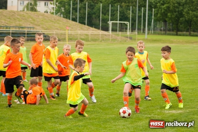 Zdjęcie w galerii na portalu naszraciborz.pl: Zmagania żaków Rafako i Pszowa przy Łąkowej wiadomości z regionu