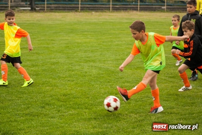 Zdjęcie w galerii na portalu naszraciborz.pl: Zmagania żaków Rafako i Pszowa przy Łąkowej wiadomości z regionu