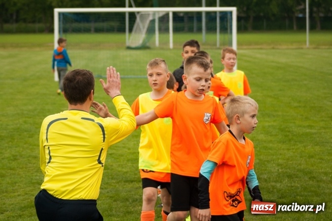 Zdjęcie w galerii na portalu naszraciborz.pl: Zmagania żaków Rafako i Pszowa przy Łąkowej wiadomości z regionu