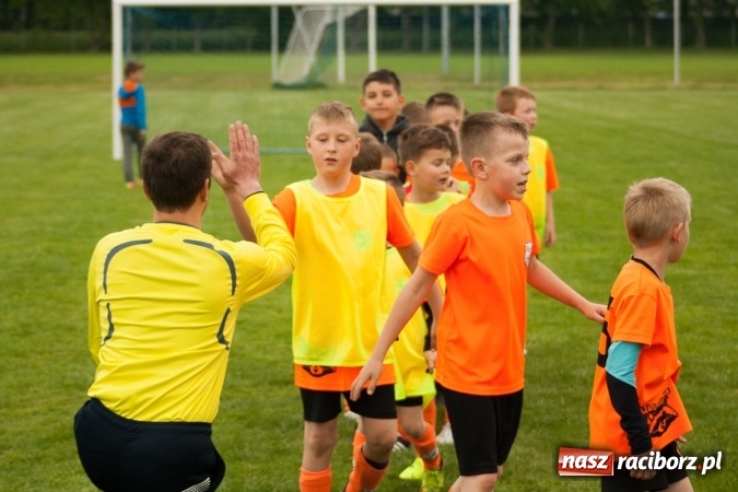 Zdjęcie w galerii na portalu naszraciborz.pl: Zmagania żaków Rafako i Pszowa przy Łąkowej wiadomości z regionu