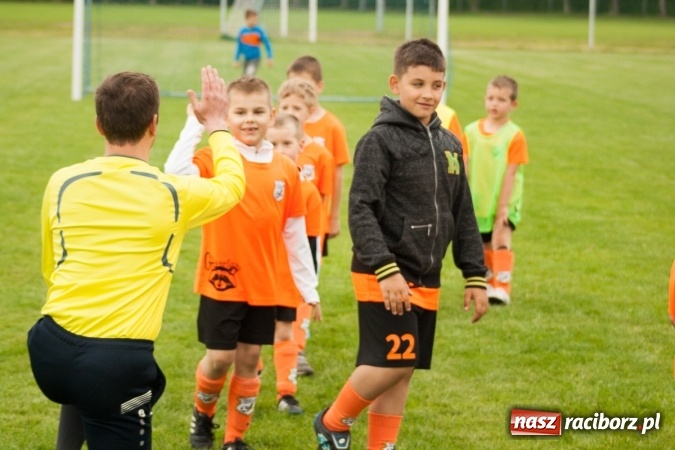 Zdjęcie w galerii na portalu naszraciborz.pl: Zmagania żaków Rafako i Pszowa przy Łąkowej wiadomości z regionu