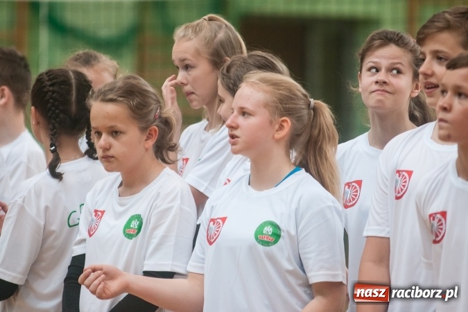 Zdjęcie w galerii na portalu naszraciborz.pl: Młodzi adepci siatkówki zagrali dla swoich mam już po raz piąty wiadomości z regionu