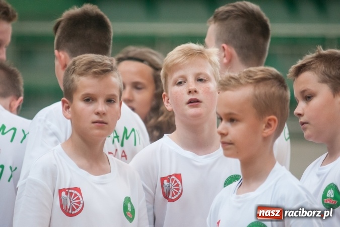 Zdjęcie w galerii na portalu naszraciborz.pl: Młodzi adepci siatkówki zagrali dla swoich mam już po raz piąty wiadomości z regionu