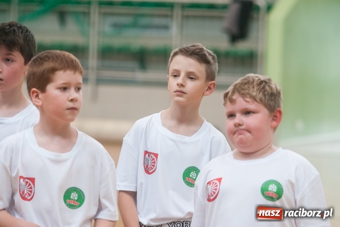 Zdjęcie w galerii na portalu naszraciborz.pl: Młodzi adepci siatkówki zagrali dla swoich mam już po raz piąty wiadomości z regionu