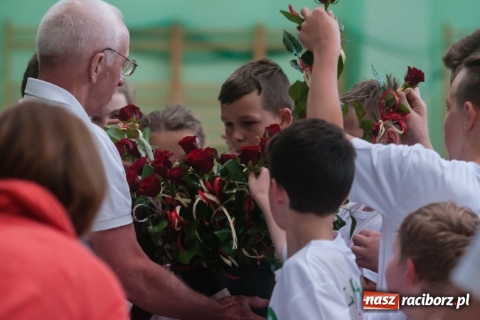 Zdjęcie w galerii na portalu naszraciborz.pl: Młodzi adepci siatkówki zagrali dla swoich mam już po raz piąty wiadomości z regionu