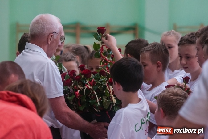 Zdjęcie w galerii na portalu naszraciborz.pl: Młodzi adepci siatkówki zagrali dla swoich mam już po raz piąty wiadomości z regionu
