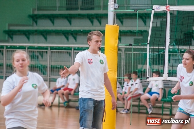 Zdjęcie w galerii na portalu naszraciborz.pl: Młodzi adepci siatkówki zagrali dla swoich mam już po raz piąty wiadomości z regionu