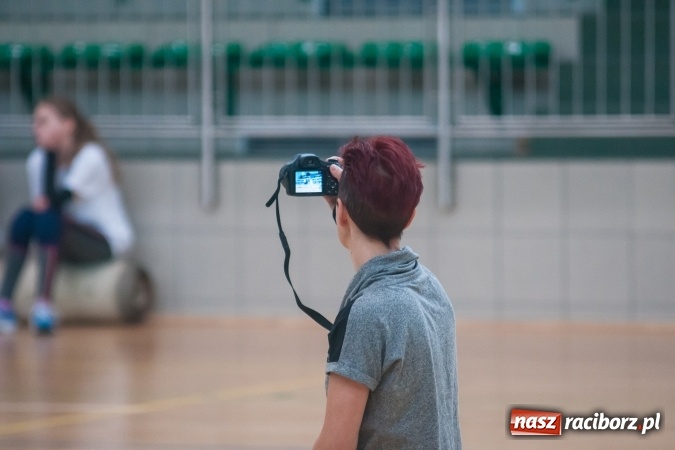 Zdjęcie w galerii na portalu naszraciborz.pl: Młodzi adepci siatkówki zagrali dla swoich mam już po raz piąty wiadomości z regionu