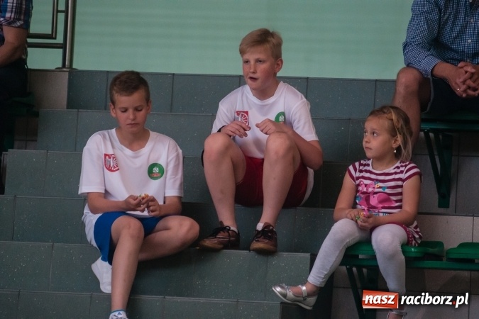 Zdjęcie w galerii na portalu naszraciborz.pl: Młodzi adepci siatkówki zagrali dla swoich mam już po raz piąty wiadomości z regionu
