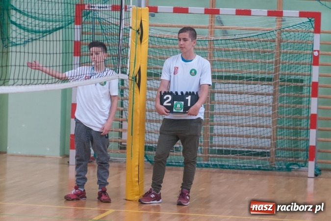 Zdjęcie w galerii na portalu naszraciborz.pl: Młodzi adepci siatkówki zagrali dla swoich mam już po raz piąty wiadomości z regionu
