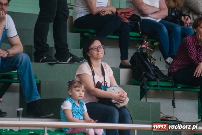 Zdjęcie w galerii na portalu naszraciborz.pl: Młodzi adepci siatkówki zagrali dla swoich mam już po raz piąty wiadomości z regionu