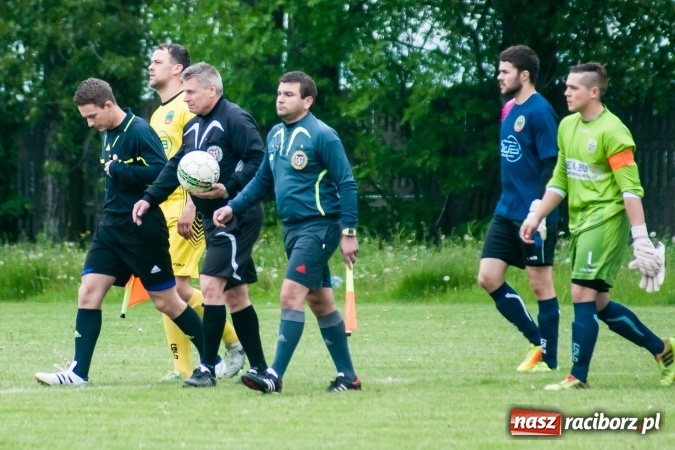 Zdjęcie w galerii na portalu naszraciborz.pl: Choć Owsiszcze się starały, to liderowi nie sprostały wiadomości z regionu