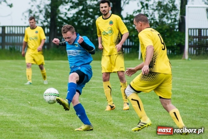 Zdjęcie w galerii na portalu naszraciborz.pl: Choć Owsiszcze się starały, to liderowi nie sprostały wiadomości z regionu