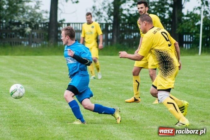 Zdjęcie w galerii na portalu naszraciborz.pl: Choć Owsiszcze się starały, to liderowi nie sprostały wiadomości z regionu