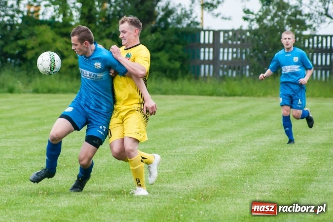 Zdjęcie w galerii na portalu naszraciborz.pl: Choć Owsiszcze się starały, to liderowi nie sprostały wiadomości z regionu